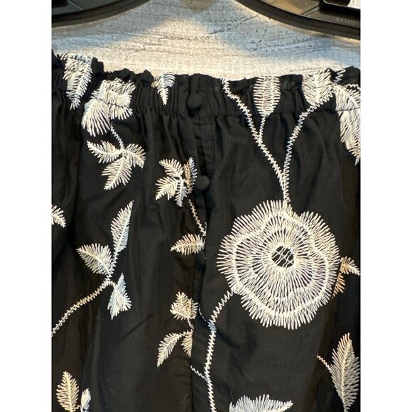 Who What Wear Black Floral Button Off-Shoulder Top XS - Picture 2 of 4
